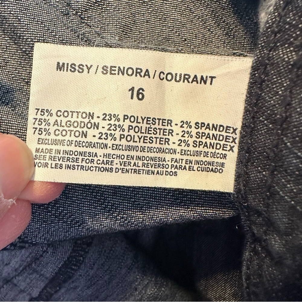 Gloria Vanderbilt Dark Blue Cropped Jeans - Picture 4 of 4